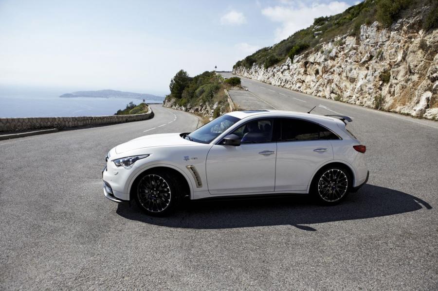  Infiniti FX50 S Sebastian Vettel Edition 2011 года  (фото 53 из 74)